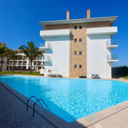Pebble - 1 Bedroom Apartment Sleeps 5 With Pool & Tennis Court São Martinho do Porto Exterior photo