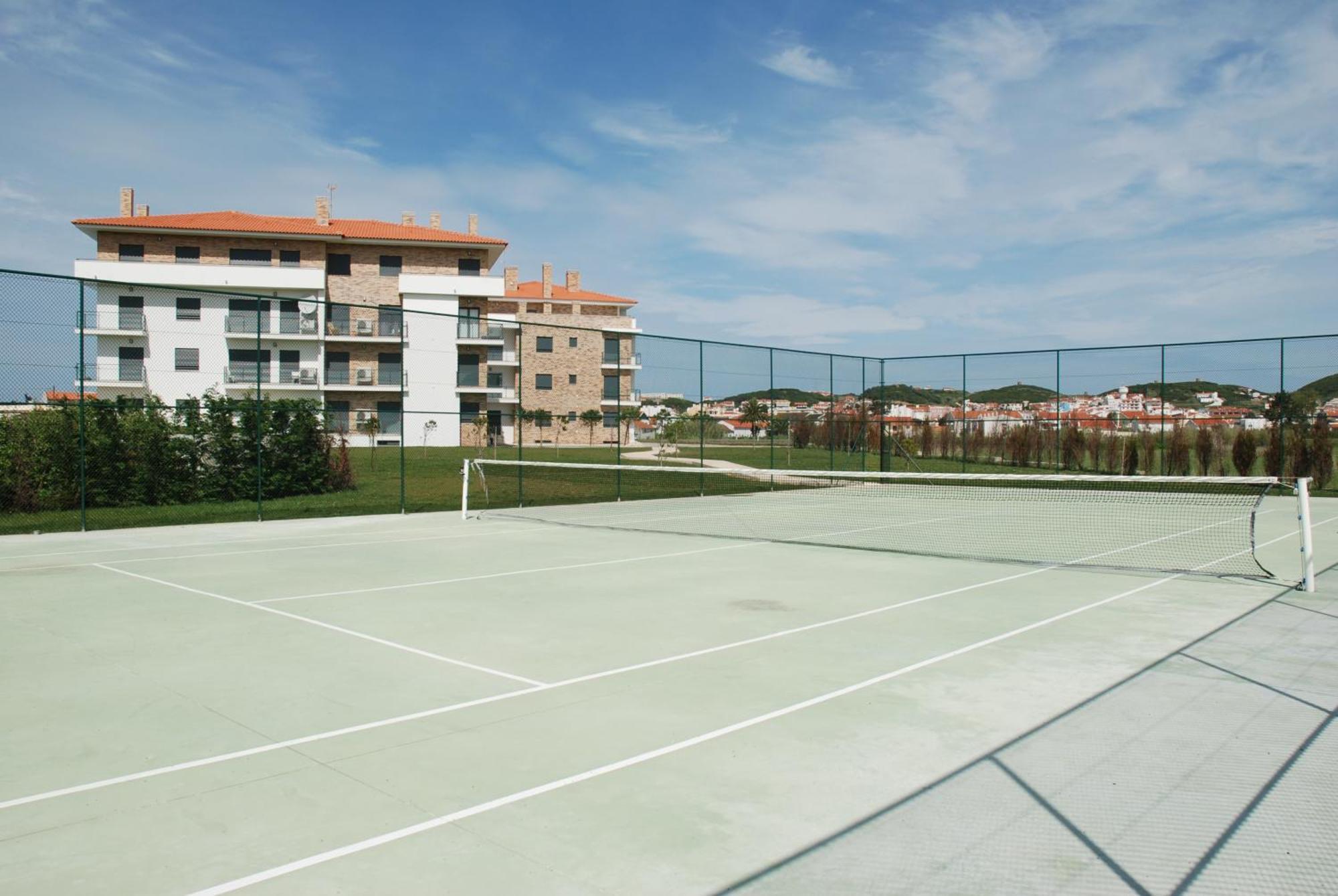 Pebble - 1 Bedroom Apartment Sleeps 5 With Pool & Tennis Court São Martinho do Porto Exterior photo