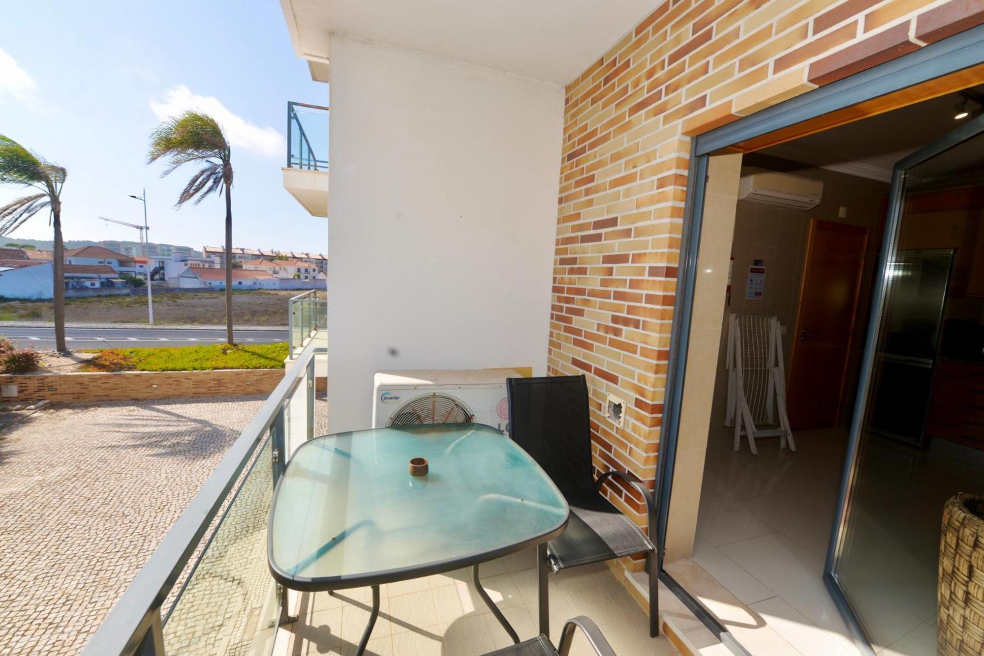 Pebble - 1 Bedroom Apartment Sleeps 5 With Pool & Tennis Court São Martinho do Porto Exterior photo