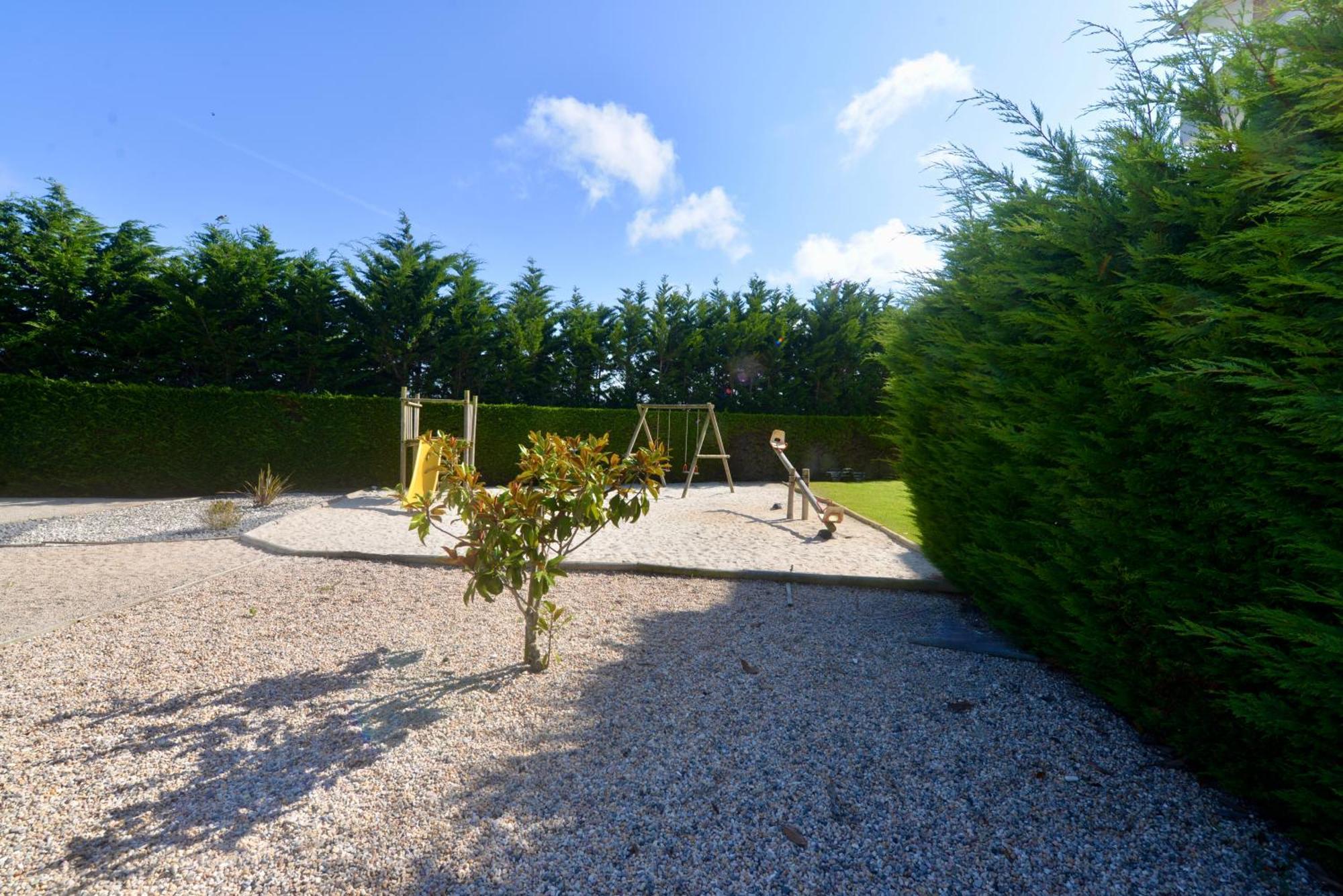 Pebble - 1 Bedroom Apartment Sleeps 5 With Pool & Tennis Court São Martinho do Porto Exterior photo