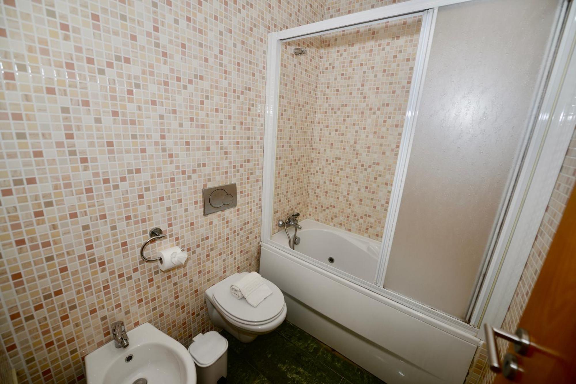 Pebble - 1 Bedroom Apartment Sleeps 5 With Pool & Tennis Court São Martinho do Porto Exterior photo