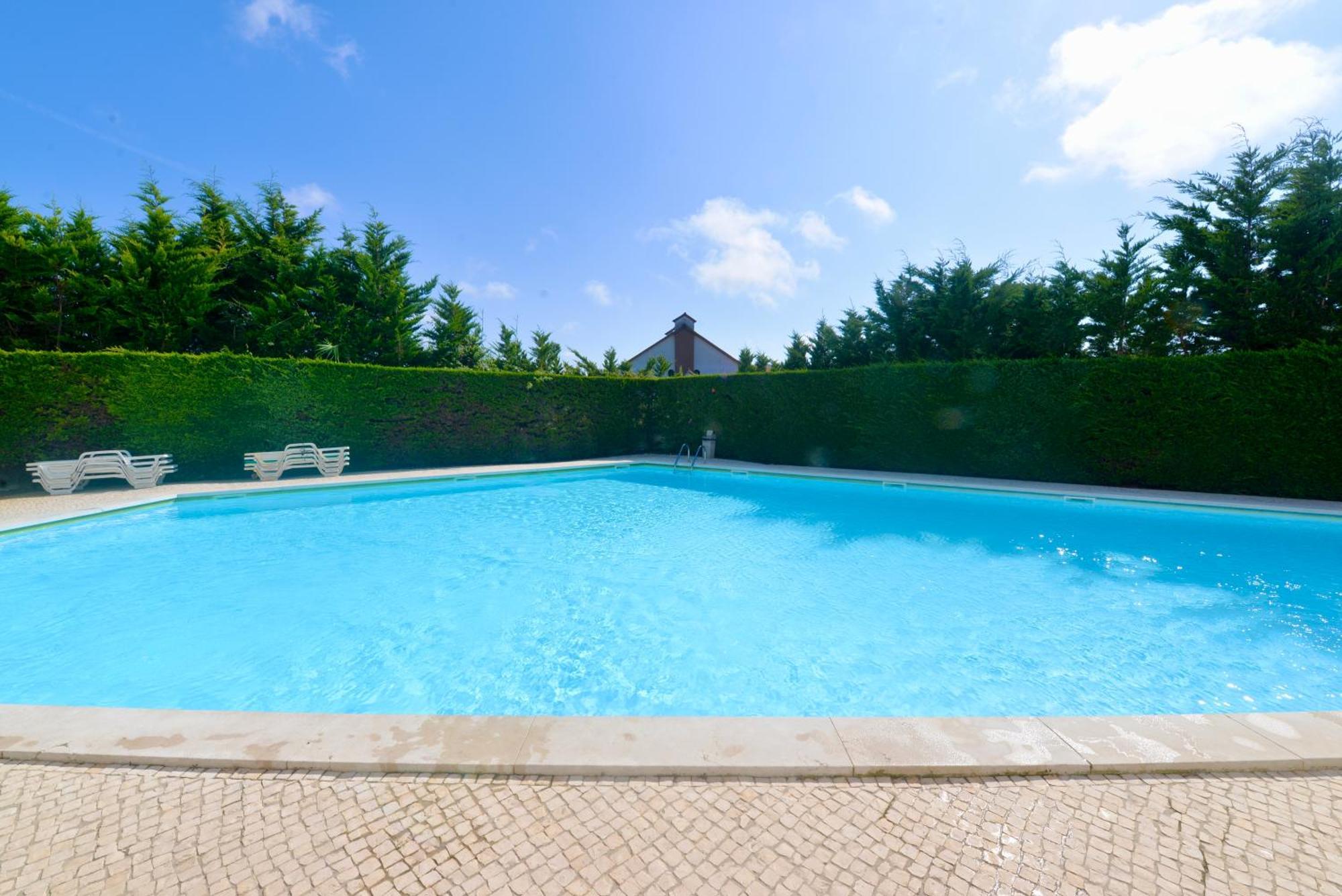 Pebble - 1 Bedroom Apartment Sleeps 5 With Pool & Tennis Court São Martinho do Porto Exterior photo