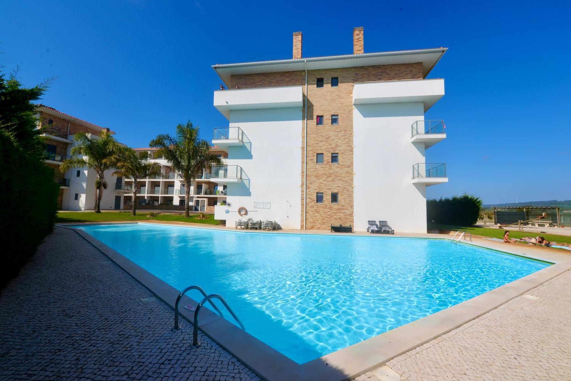 Pebble - 1 Bedroom Apartment Sleeps 5 With Pool & Tennis Court São Martinho do Porto Exterior photo